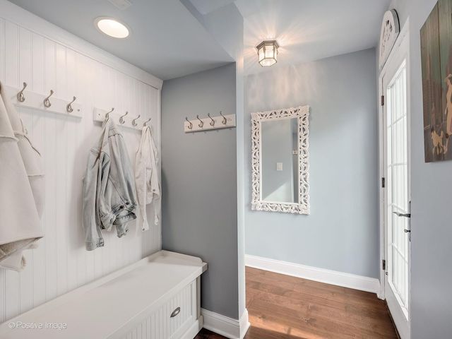 8 Larkspur Lane, Clarendon Hills, IL 60514