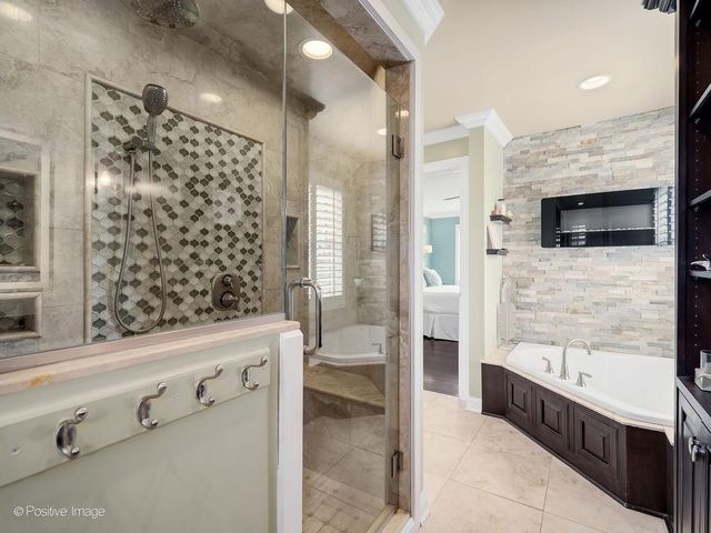 8 Larkspur Lane, Clarendon Hills, IL 60514