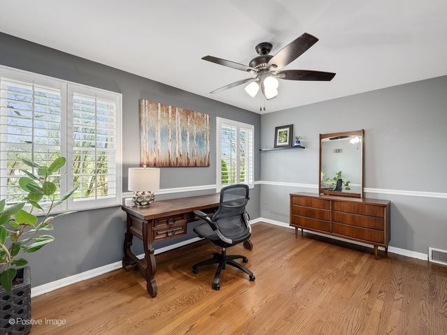 8 Larkspur Lane, Clarendon Hills, IL 60514