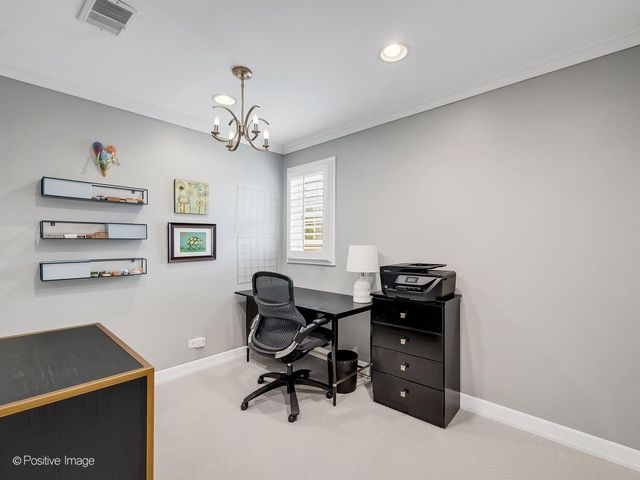 8 Larkspur Lane, Clarendon Hills, IL 60514