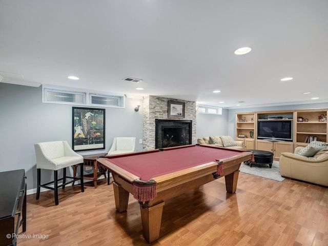 8 Larkspur Lane, Clarendon Hills, IL 60514