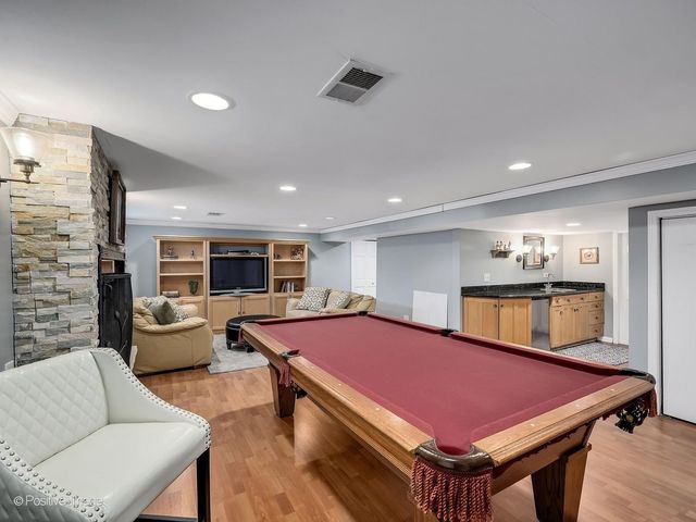 8 Larkspur Lane, Clarendon Hills, IL 60514