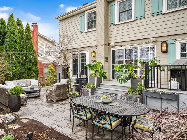 8 Larkspur Lane, Clarendon Hills, IL 60514