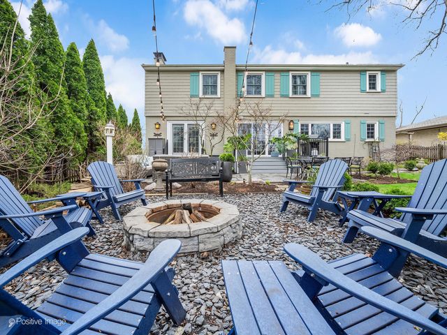 8 Larkspur Lane, Clarendon Hills, IL 60514