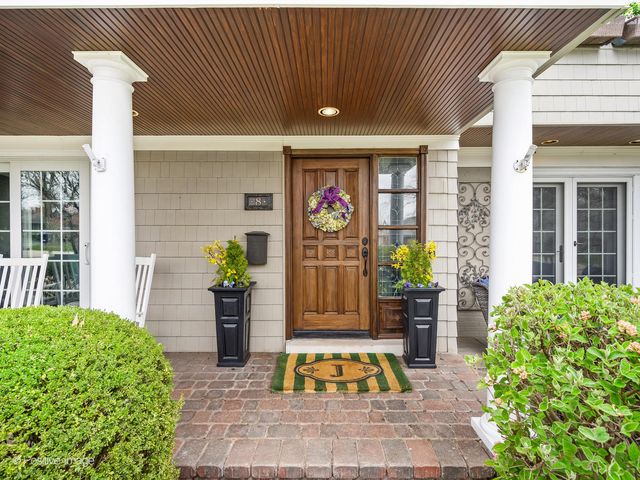 8 Larkspur Lane, Clarendon Hills, IL 60514