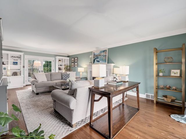 8 Larkspur Lane, Clarendon Hills, IL 60514