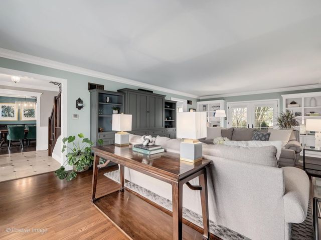 8 Larkspur Lane, Clarendon Hills, IL 60514