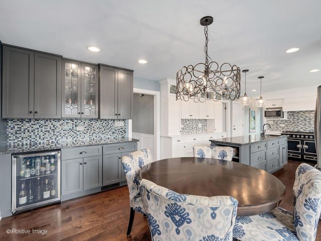 8 Larkspur Lane, Clarendon Hills, IL 60514