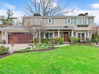 8 Larkspur Lane, Clarendon Hills, IL 60514