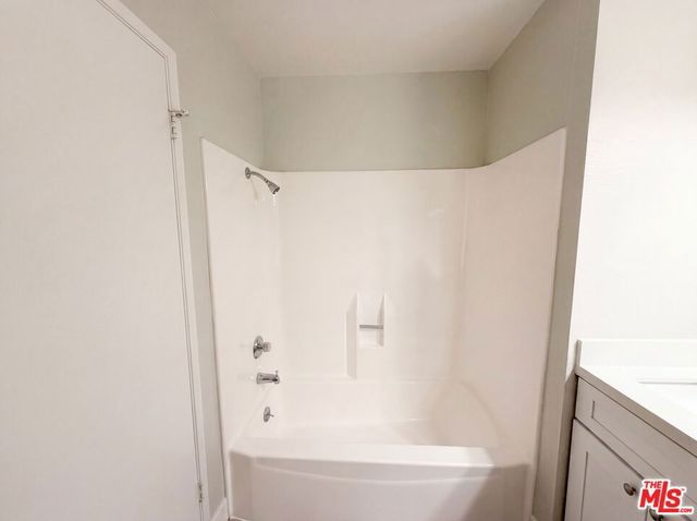 2334 W Chandler Avenue, Santa Ana, CA 92704