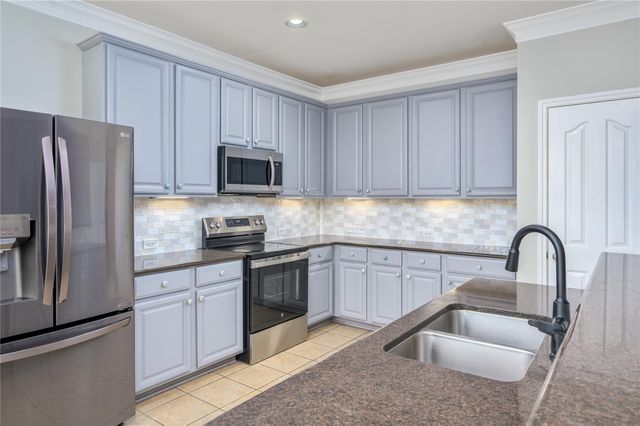 22121 Rose Grass LN, Spicewood, TX 78669