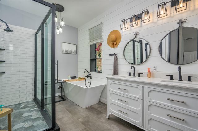 22121 Rose Grass LN, Spicewood, TX 78669