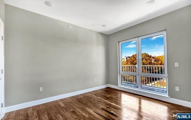318 Dixon Avenue 304, Paterson, NJ 07501