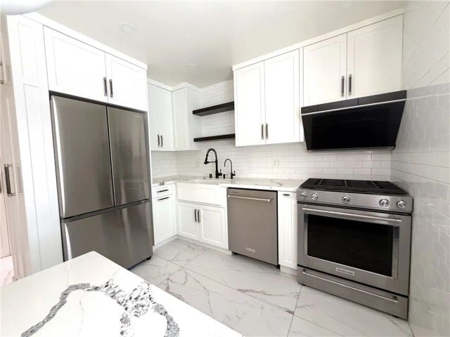 11940 Weddington Street 16, Los Angeles, CA 91607