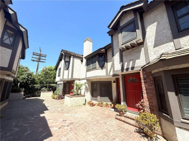11940 Weddington Street 16, Los Angeles, CA 91607