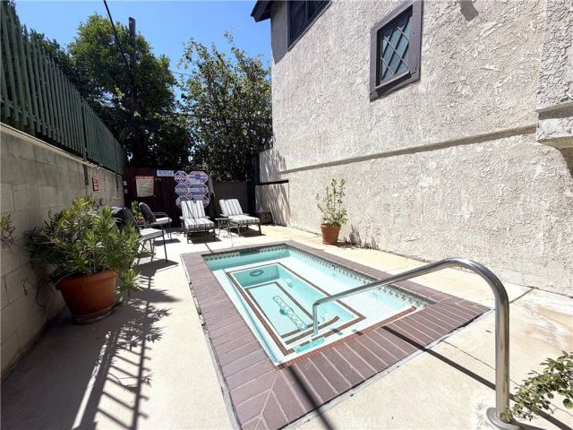 11940 Weddington Street 16, Los Angeles, CA 91607