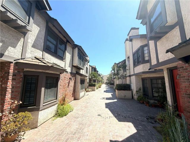 11940 Weddington Street 16, Los Angeles, CA 91607