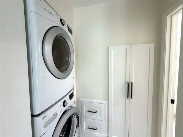 11940 Weddington Street 16, Los Angeles, CA 91607