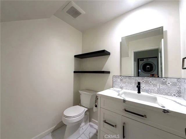 11940 Weddington Street 16, Los Angeles, CA 91607