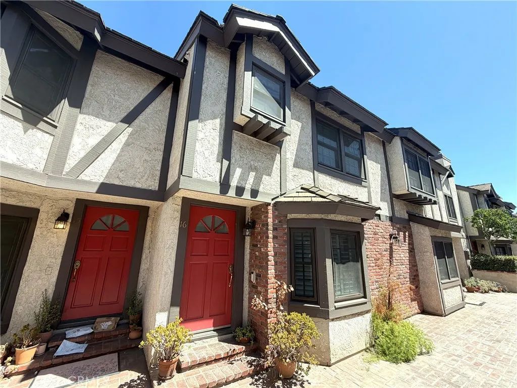 11940 Weddington Street 16, Los Angeles, CA 91607