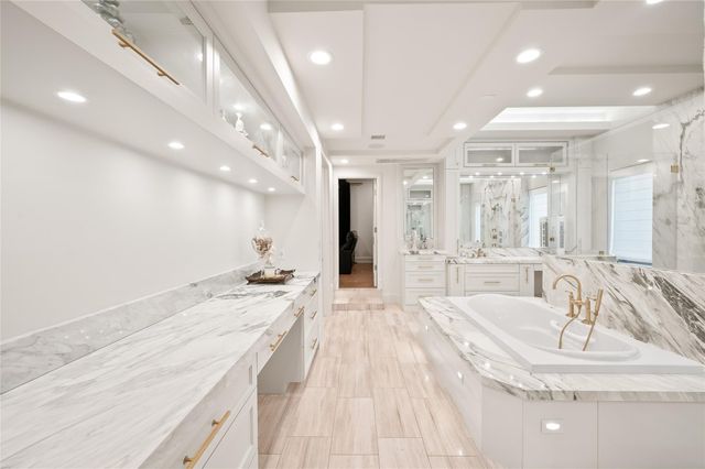 11518 Shadow Way, Houston, TX 77024