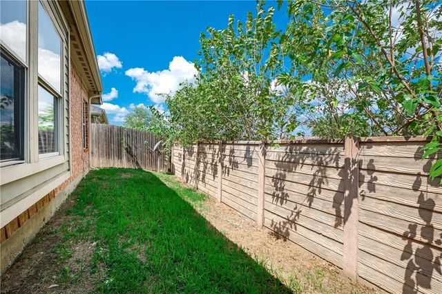 952 Bentwood Trail, Grand Prairie, TX 75052