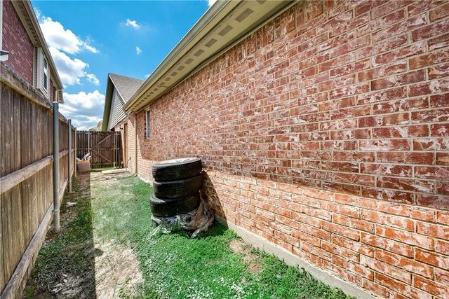 952 Bentwood Trail, Grand Prairie, TX 75052