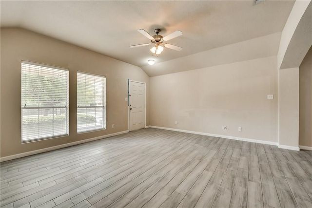 952 Bentwood Trail, Grand Prairie, TX 75052