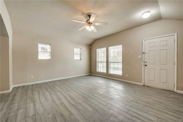 952 Bentwood Trail, Grand Prairie, TX 75052