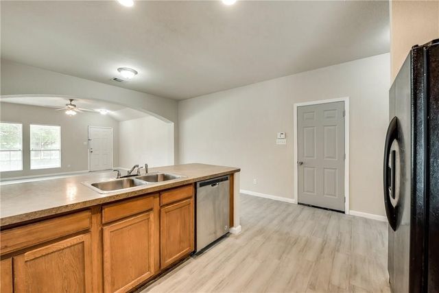 952 Bentwood Trail, Grand Prairie, TX 75052