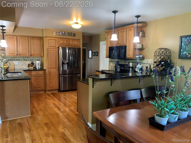 38420 Mason Street, Livonia, MI 48154