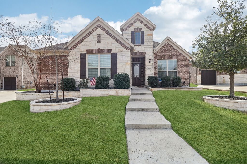 8012 Woodside Trail, North Richland Hills, TX 76182