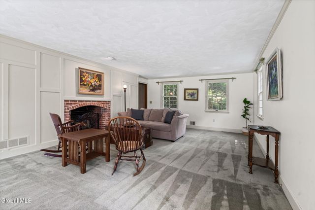 35 Lincoln Mall, Niskayuna, NY 12309