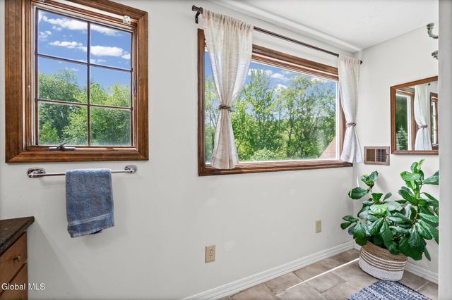 35 Lincoln Mall, Niskayuna, NY 12309