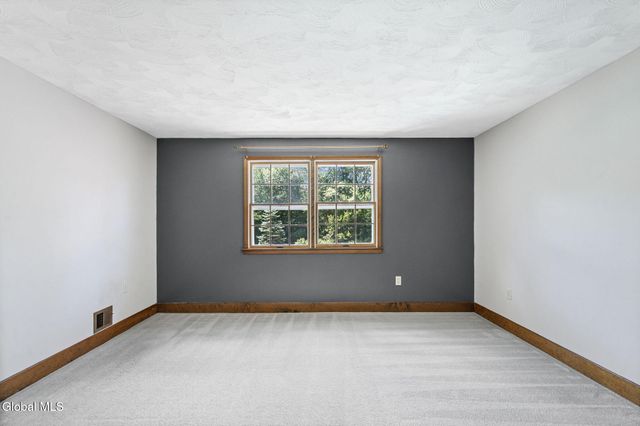 35 Lincoln Mall, Niskayuna, NY 12309