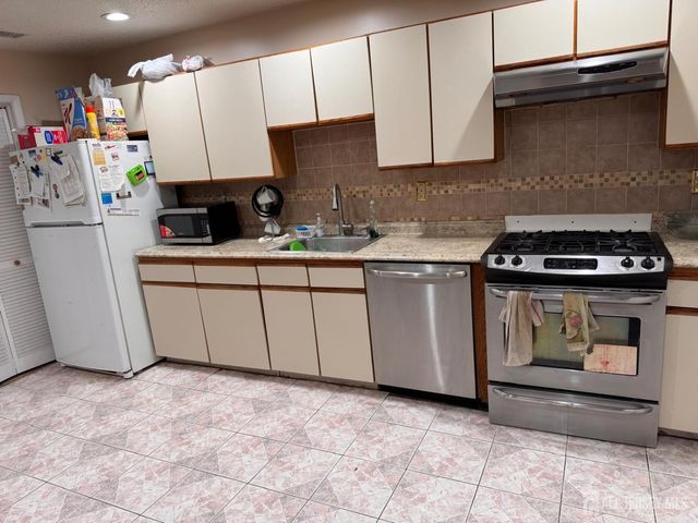 40 Linda Lane, Edison, NJ 08820