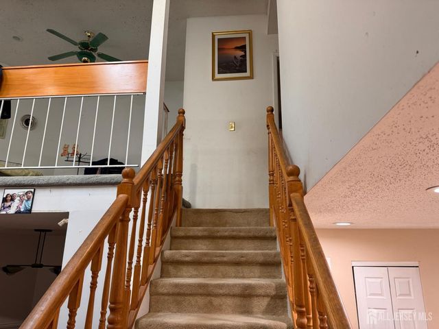 40 Linda Lane, Edison, NJ 08820