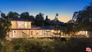 11541 Dona Teresa Drive, Studio City, CA 91604