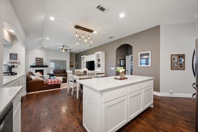 910 Rockcress Drive, Mansfield, TX 76063