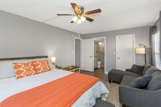 3323 CRYSTAL COURT E B, Palm Harbor, FL 34685