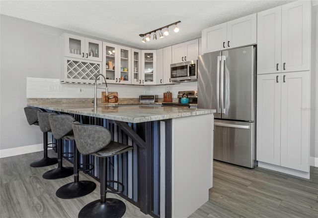 3323 CRYSTAL COURT E B, Palm Harbor, FL 34685