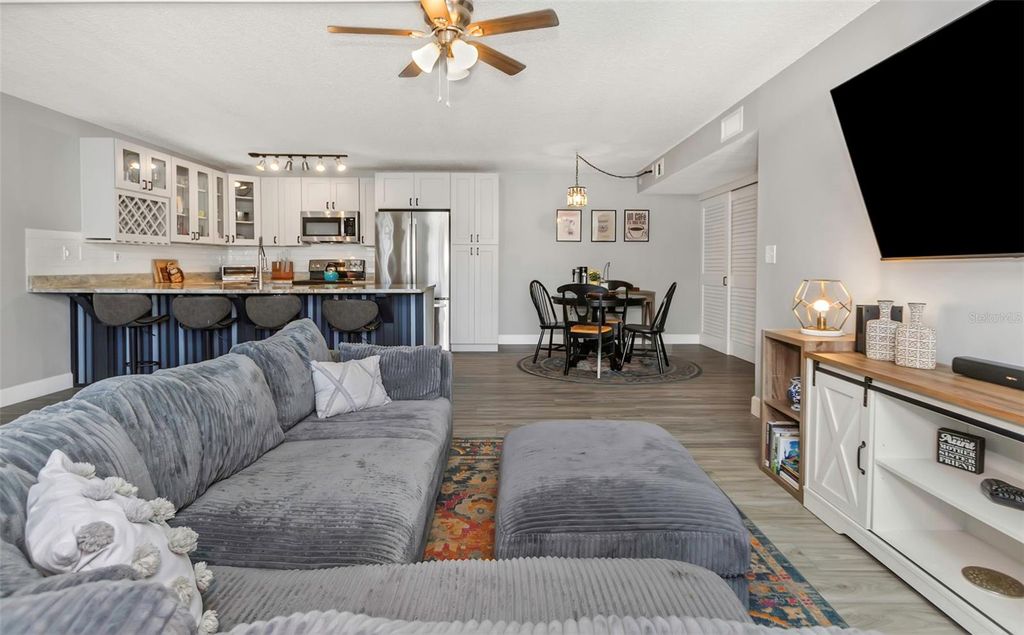 Image 4 of property listing at 3323 CRYSTAL COURT E B, Palm Harbor, FL 34685