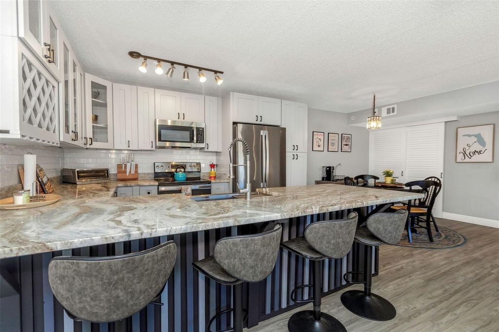 Image 7 of property listing at 3323 CRYSTAL COURT E B, Palm Harbor, FL 34685