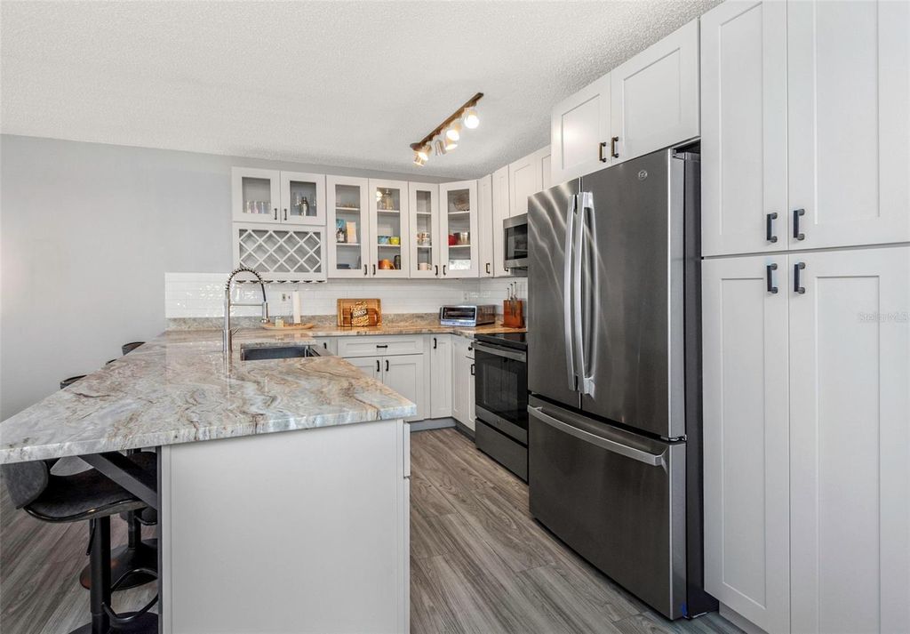 Image 8 of property listing at 3323 CRYSTAL COURT E B, Palm Harbor, FL 34685