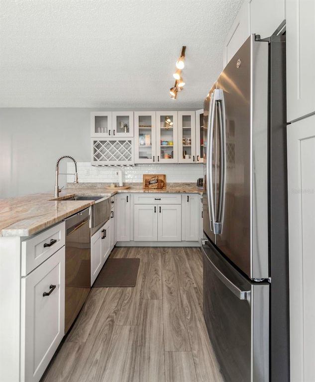 Image 9 of property listing at 3323 CRYSTAL COURT E B, Palm Harbor, FL 34685