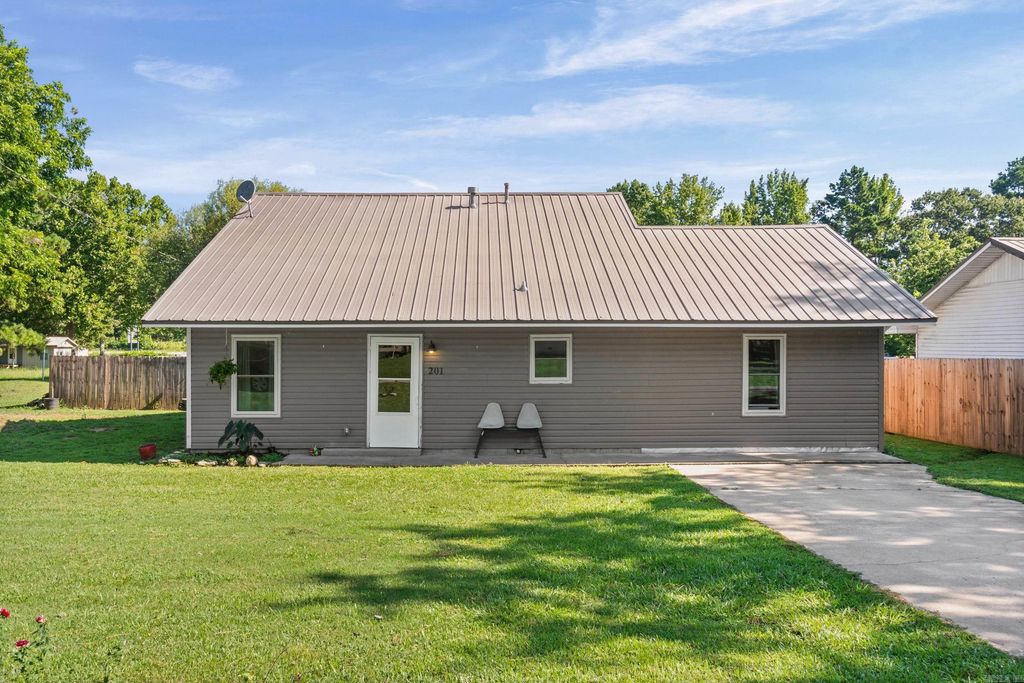 201 Hendrix St., Bald Knob, AR 72010