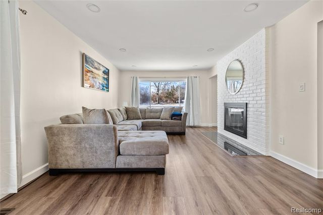 38309 Southfarm Lane, Northville, MI 48167