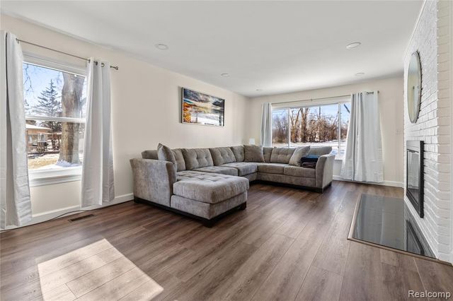 38309 Southfarm Lane, Northville, MI 48167