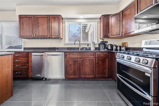 38309 Southfarm Lane, Northville, MI 48167