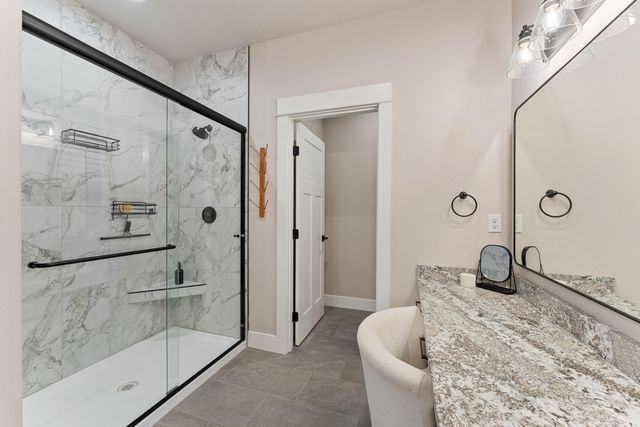 1004 Arana Drive, Phoenix, OR 97535